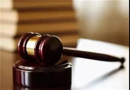 手机棋牌游戏软件_德州扑克简单游戏_手机赌博游戏案例
