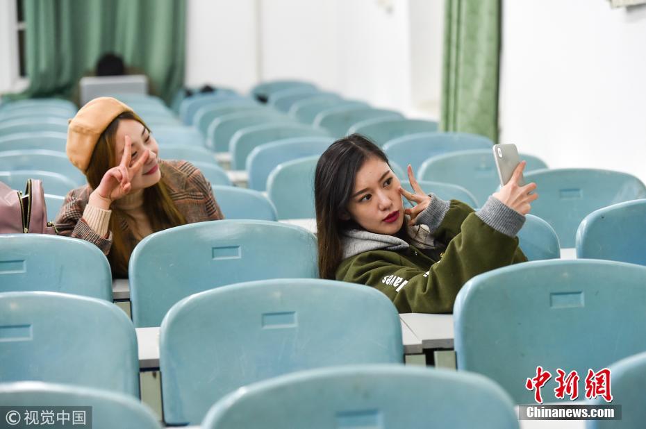 德州扑克明星有哪些_成都电子科技大学英语专业学生 德州扑克 签约牌手