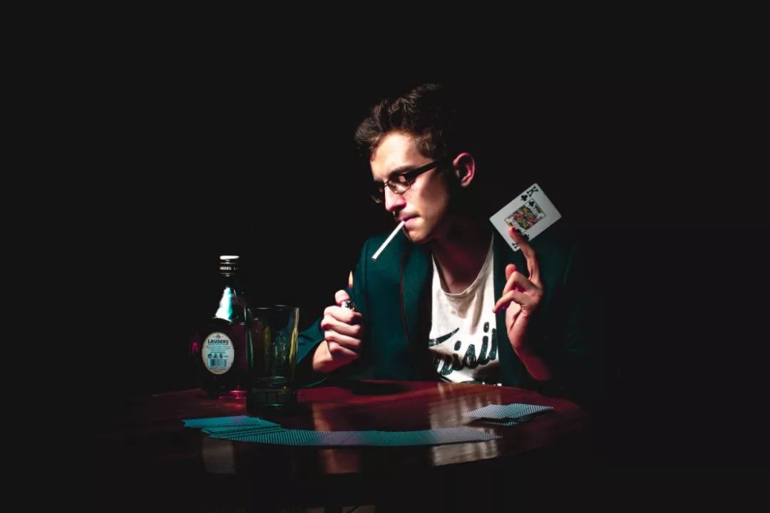 扑克牌洗均匀次数分析_德州扑克摊牌顺序_扑克牌洗牌次数研究