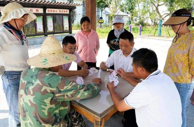 掼蛋游戏如何玩_德州扑克 风靡_掼蛋是什么规则