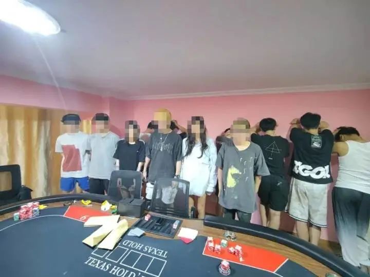 德州扑克牌_德州扑克7人牌局_10人德州扑克桌几副牌