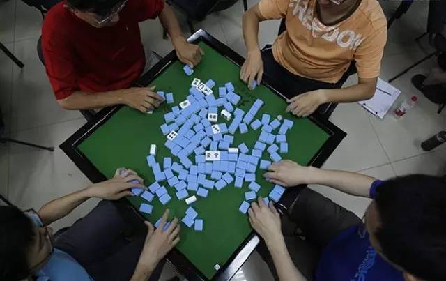 AI征服德州扑克_国内 德州扑克 高手_AI在棋牌游戏的胜利