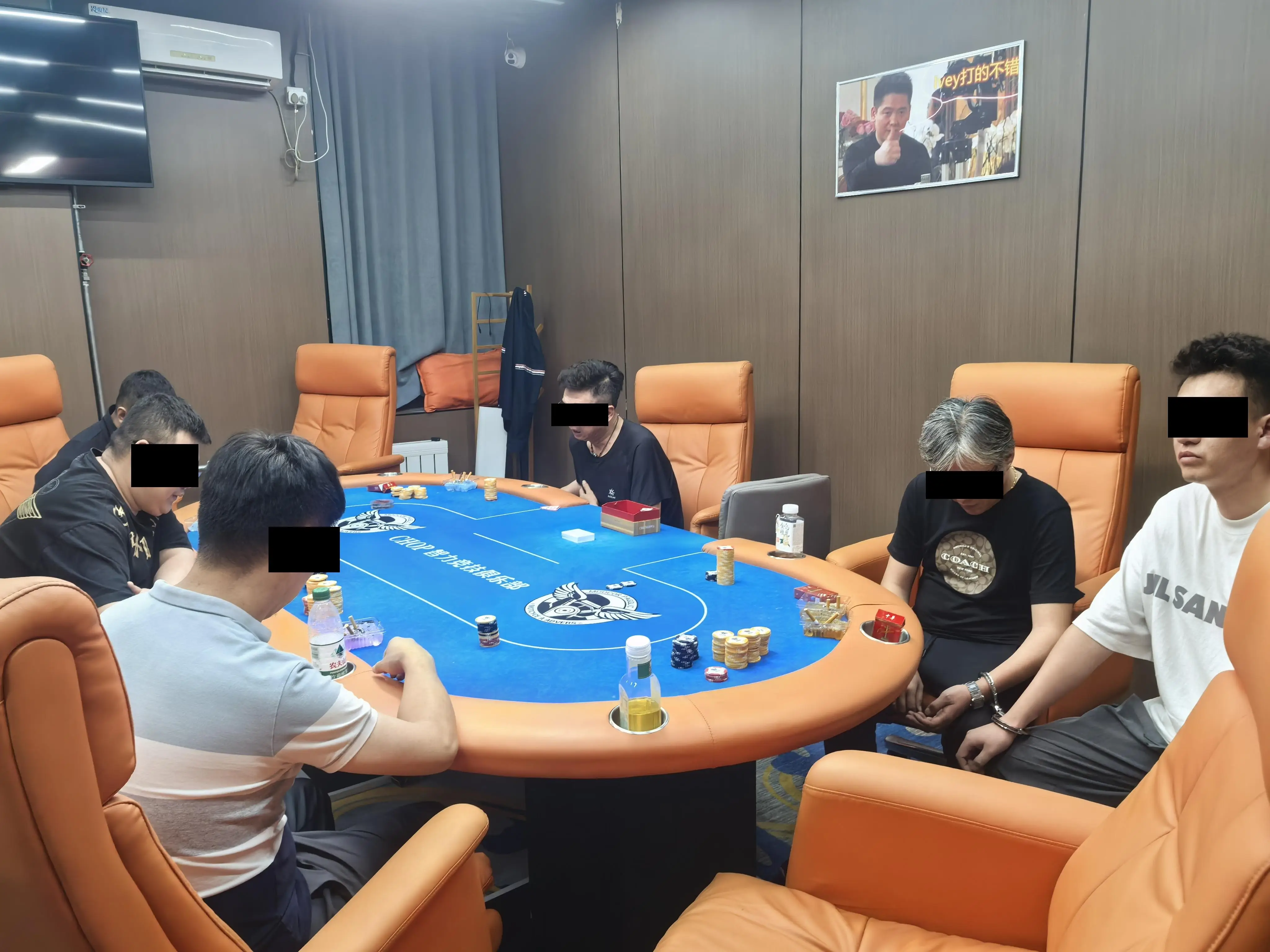 兰州市打击赌博活动_查获赌博窝点现场_网竞德州扑克