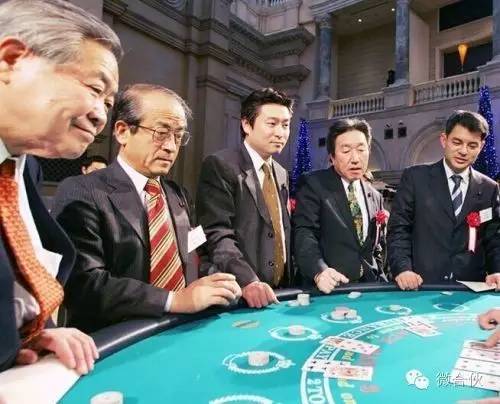 商界大佬社交游戏_德州扑克投资策略_德州扑克和桥牌
