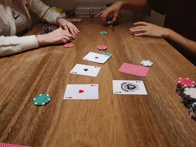 德州扑克玩家风格策略_年龄经济状况对牌局影响_德州扑克abc玩法