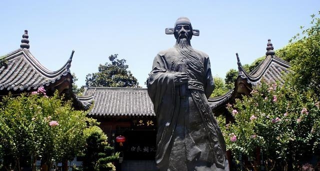 25岁本科毕业体面工作 德州扑克失控 全过程 _德州扑克真人_ 吃头孢配白酒进ICU