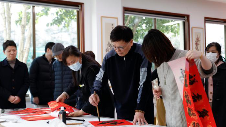 萧山警方端掉德州扑克赌博窝点_德州扑克赌博团伙作案手段_首先德州扑克