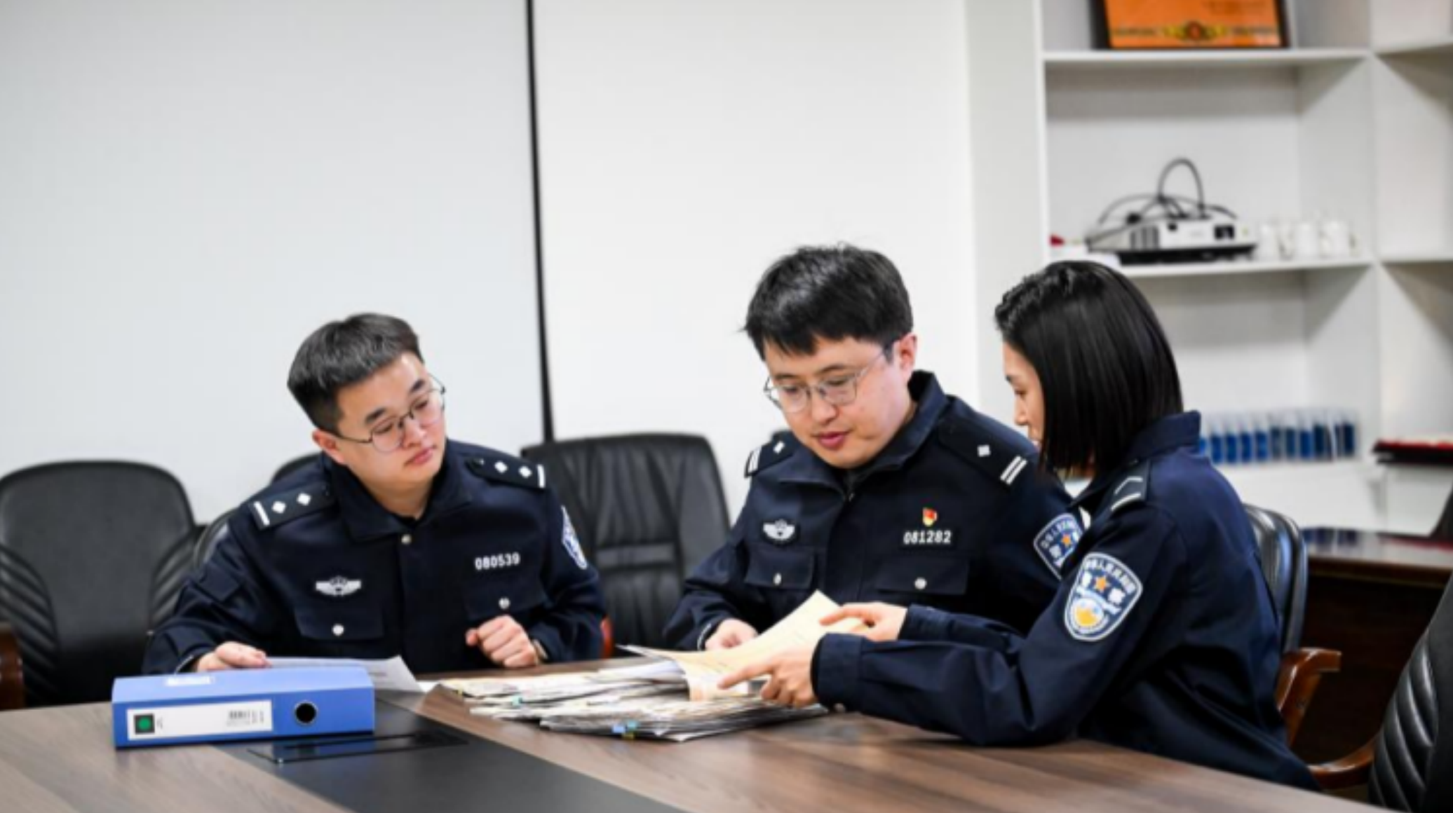 首先德州扑克_萧山警方端掉德州扑克赌博窝点_德州扑克赌博团伙作案手段