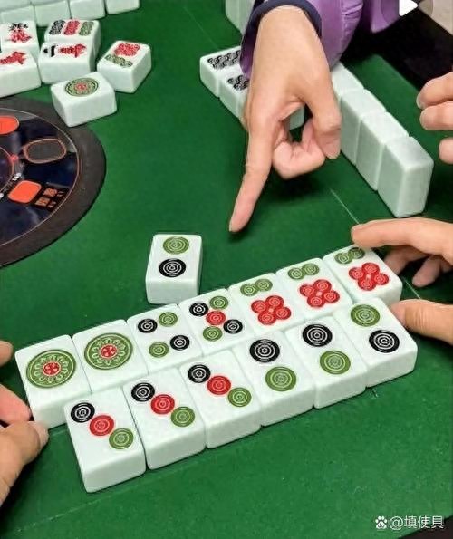 卡张控牌麻将策略_打麻将翻盘技巧_德州扑克起手牌松