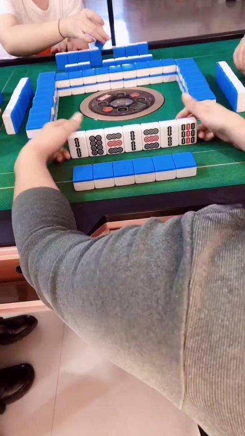德州扑克起手牌松_打麻将翻盘技巧_卡张控牌麻将策略