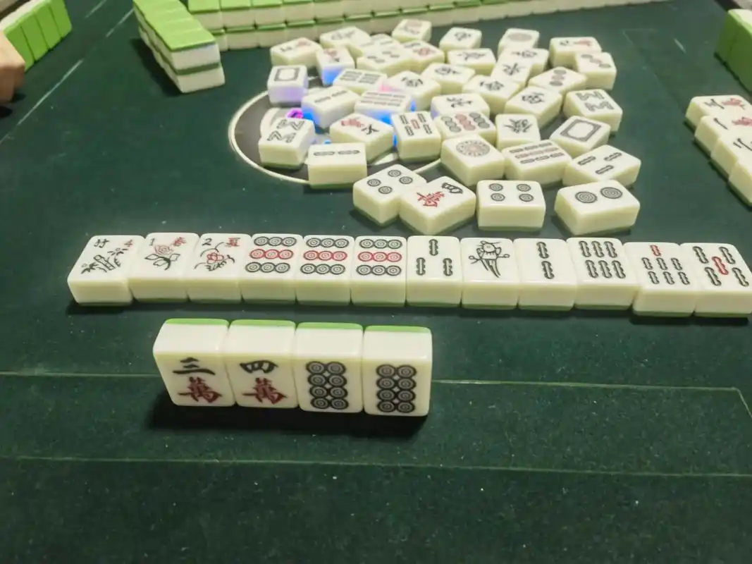 德州扑克加注规则_无限德州扑克翻牌后策略_无限德州扑克翻牌前策略