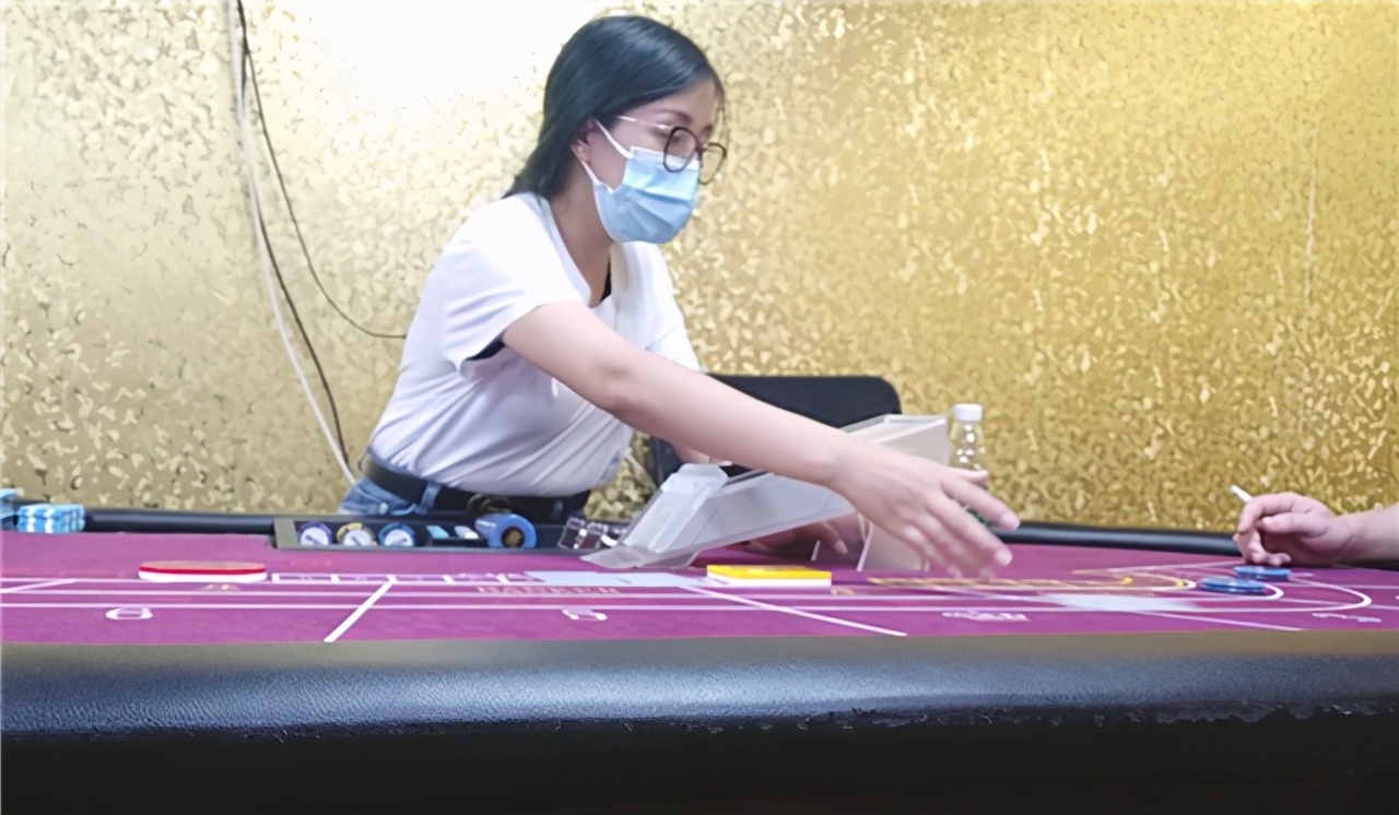 qq德州扑克给荷官小费有什么_澳门荷官的工作内容_澳门荷官的薪资待遇