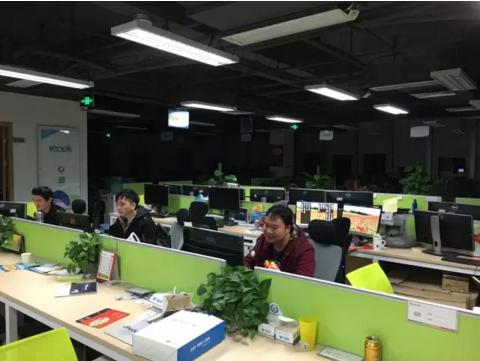 口袋桌游_基于HTM5的团建手机游戏_德州扑克大赛报名