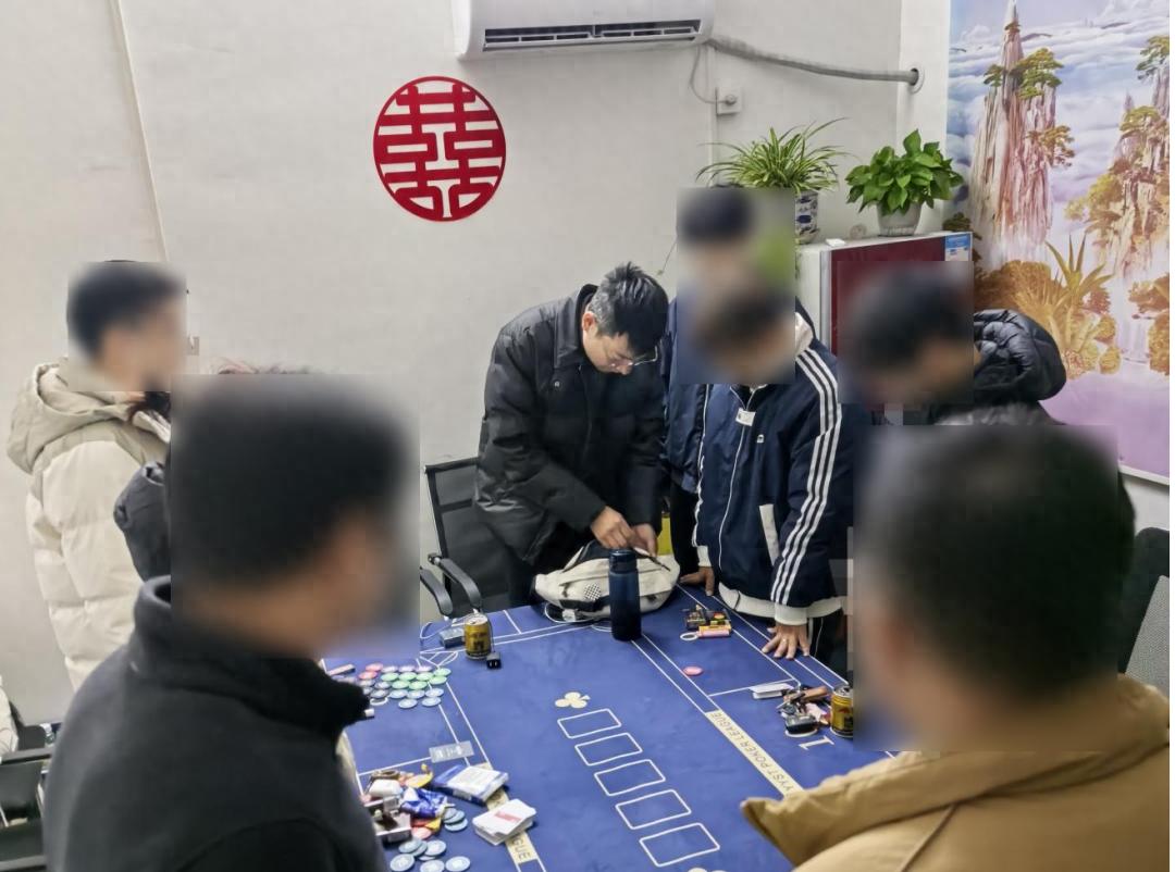 查处7名涉赌人员_德州扑克 洗牌_麻城警方捣毁德州扑克赌博窝点