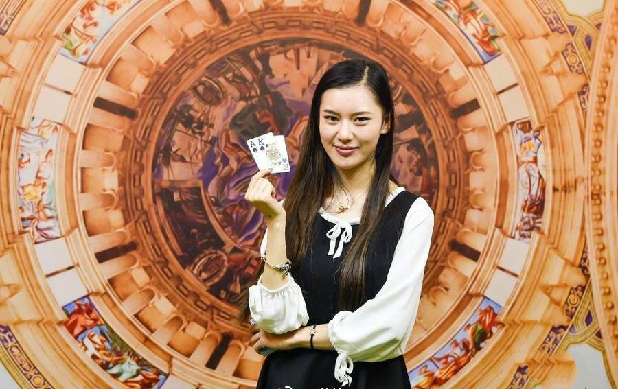美女赌神 余铃涵 德州扑克女神_德州扑克女玩家