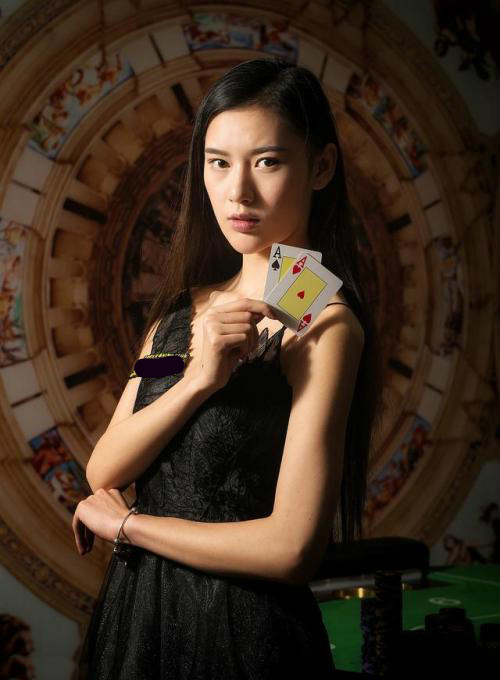 德州扑克女玩家_美女赌神 余铃涵 德州扑克女神