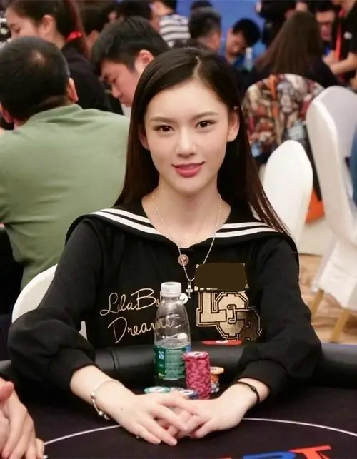 德州扑克女玩家_美女赌神 余铃涵 德州扑克女神