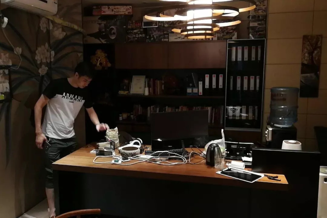 杭州地下赌场打击_半山派出所捣毁赌窝_哪里可以玩德州扑克