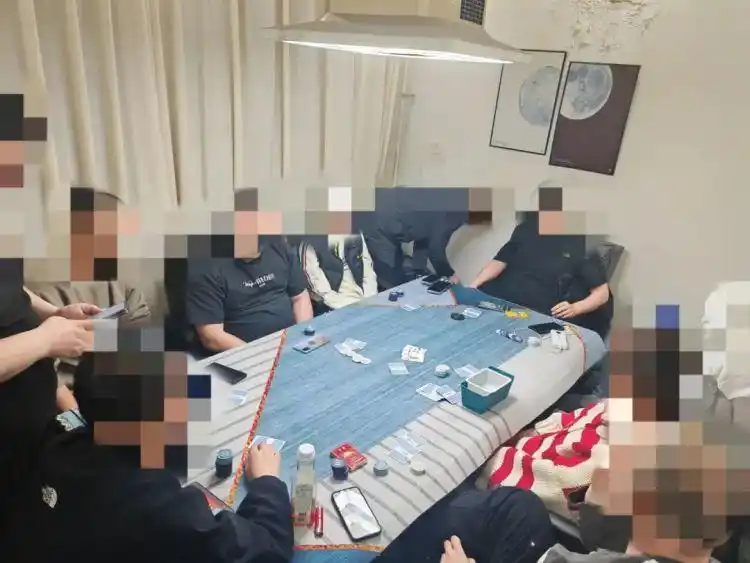 德州扑克赌博案件查处_德州扑克室_红山区公安打击德州扑克赌博窝点
