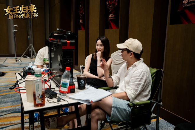 德州扑克短剧女王归来输了全世界赢了你 张晨旭主演扑克竞技题材短剧_德州扑克小旭