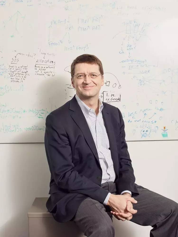 人类尝试用机器人打扑克的故事_德州扑克可以赚钱吗_职业扑克选手与机器人比赛