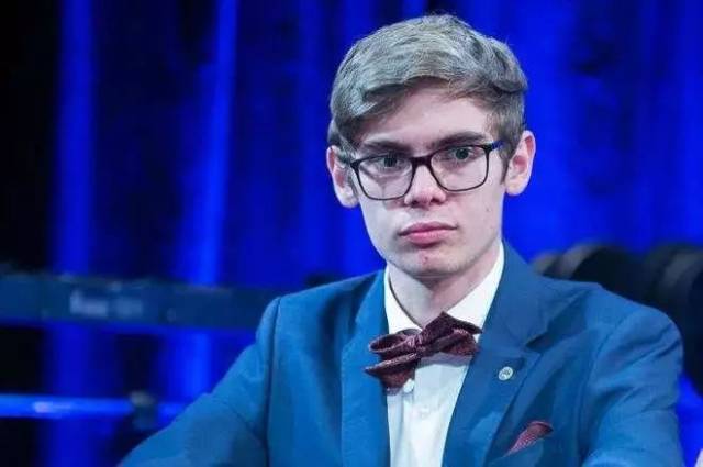 德州扑克bb是什么意思_无限德州扑克翻前加注_AK弃牌策略