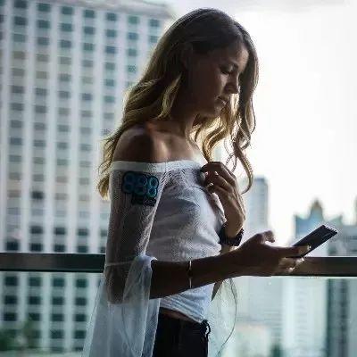 德州扑克美女_美女扑克玩家_最火辣女扑克玩家