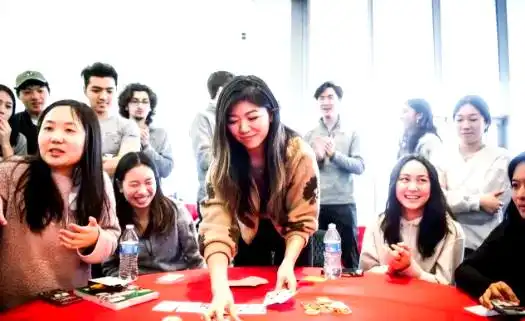 华裔职业扑克玩家刘璇崛起之路_刘璇移民加拿大扑克生涯_德州扑克 刘璇