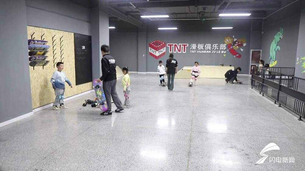 德州运动场馆人气爆棚_德州体育消费惠民补贴活动_德州扑克俱乐部比赛视频