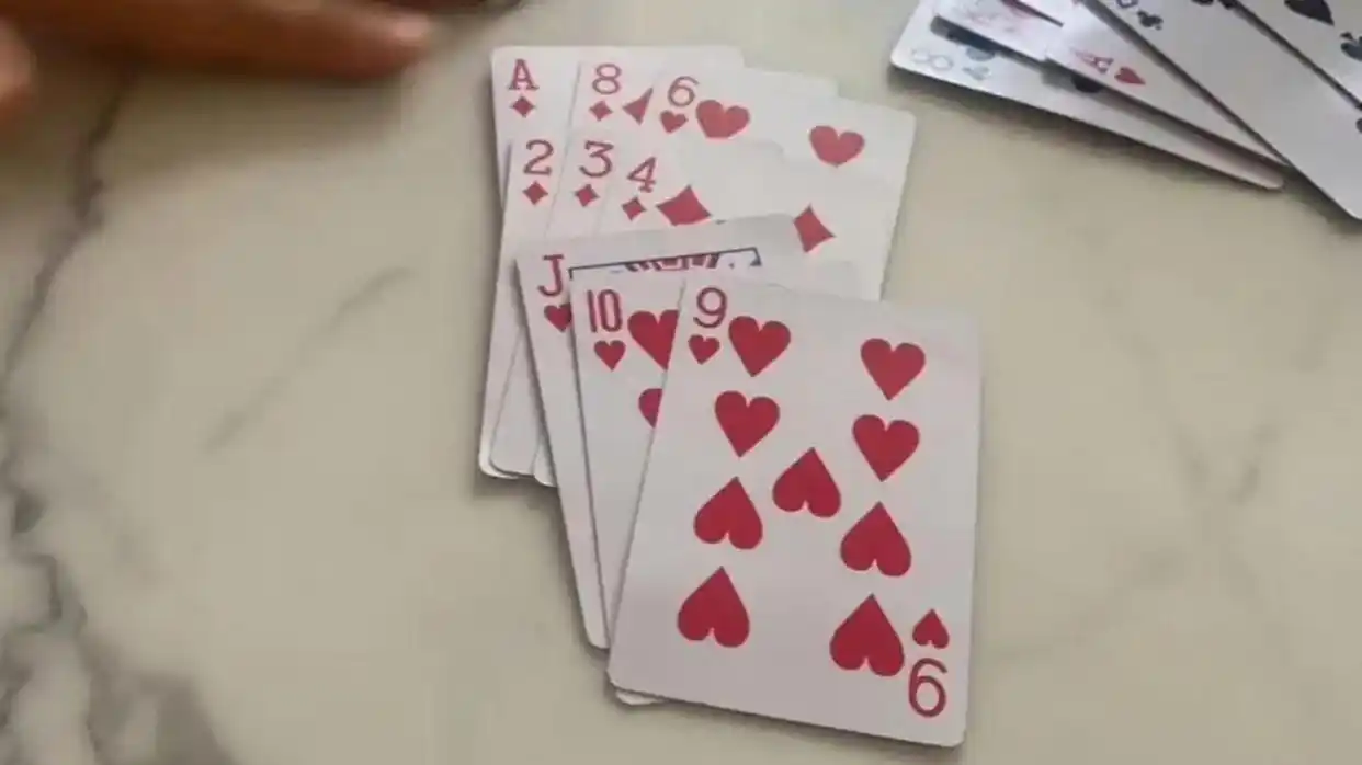 德州扑克起手牌策略_德州扑克领先_德扑技巧与运气
