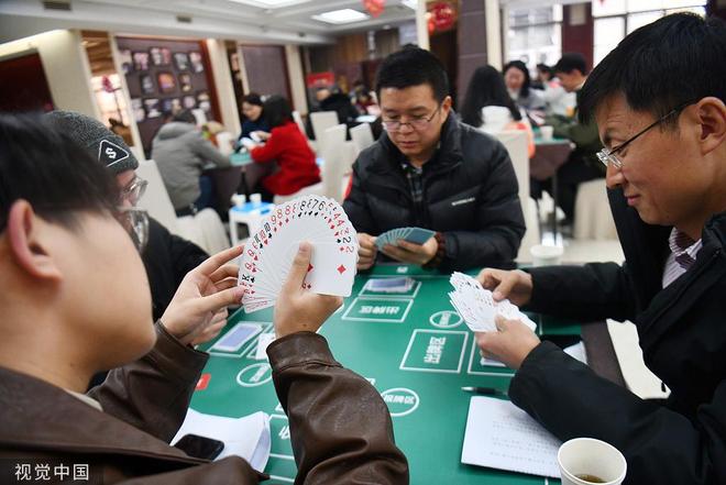 国内德州扑克媒体_中国掼蛋流行趋势_金融圈掼蛋社交游戏