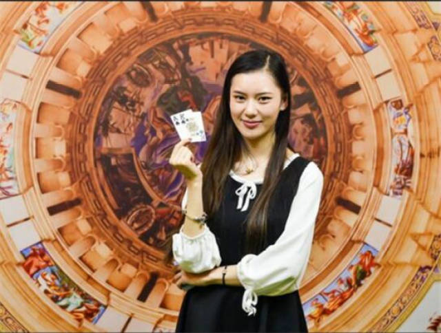 李思晓 德州扑克 年龄_德扑美女职业选手_美女赌神