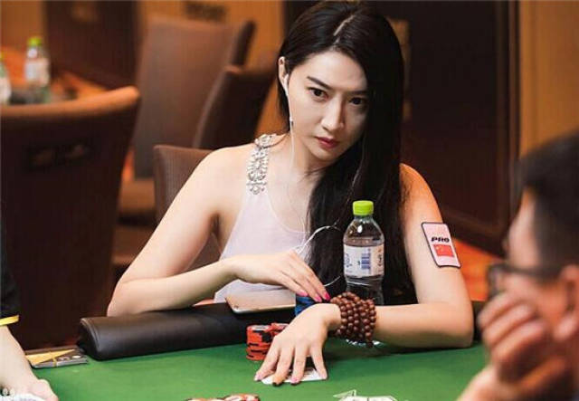 德扑美女职业选手_美女赌神_李思晓 德州扑克 年龄