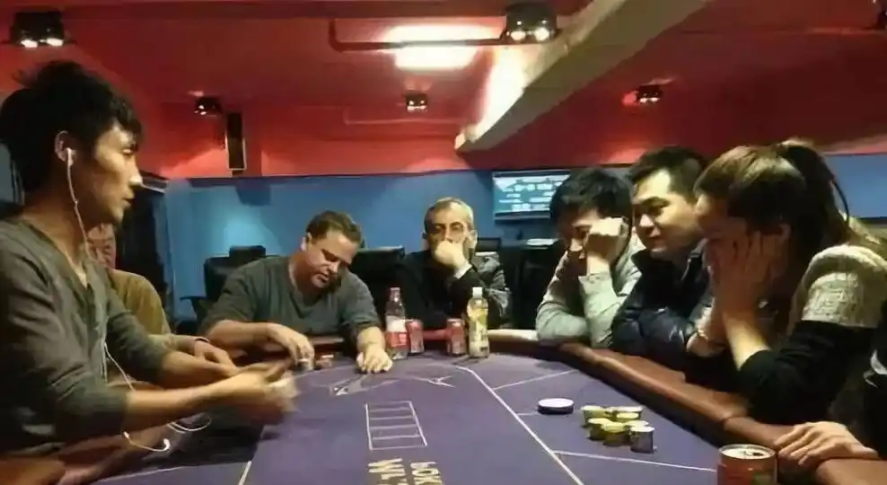 德州扑克心理战术_德州扑克数学原理_德州扑克 玩家
