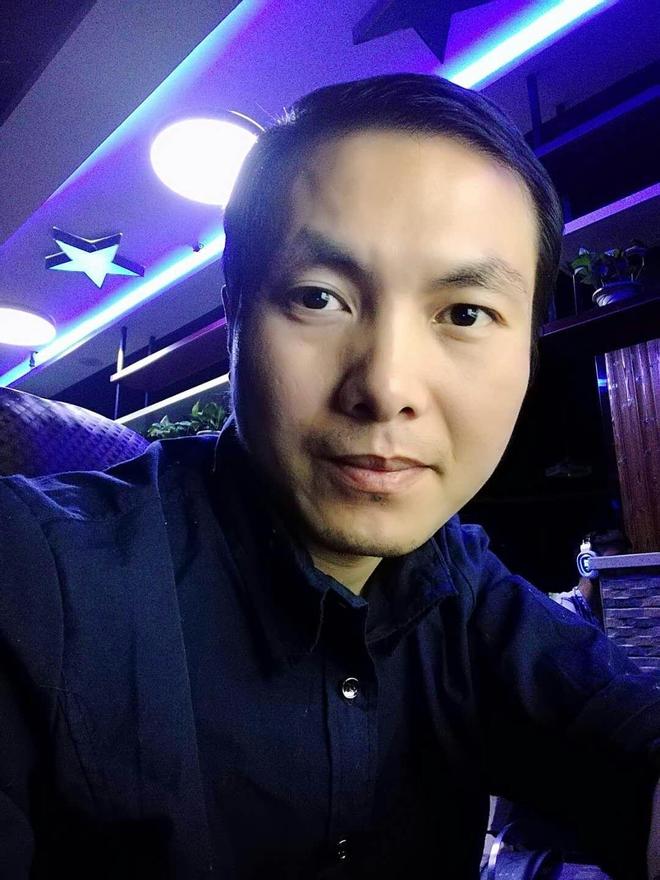 天天德州热爱玩家_扑克爱好者故事分享_微信德州扑克金币买卖