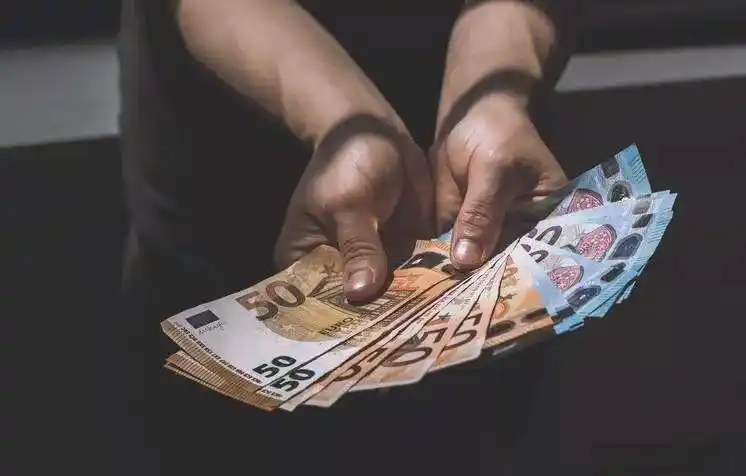 春节家庭牌局_扑克牌哲学思考_德州扑克对人生的锻炼