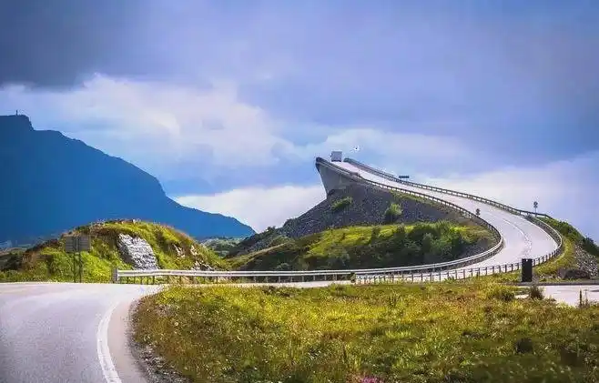 扑克牌哲学思考_春节家庭牌局_德州扑克对人生的锻炼