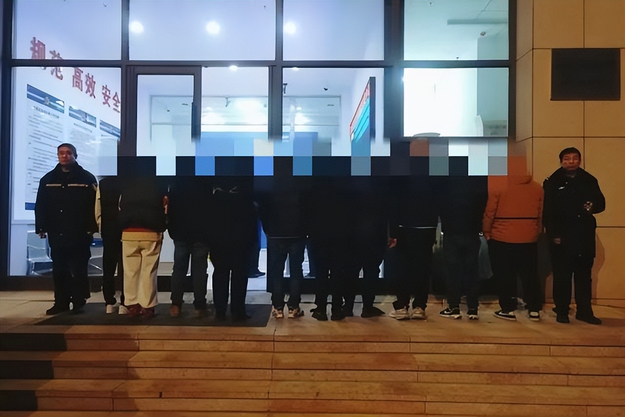 德州扑克赌博案件查处_红山区公安打击德州扑克赌博窝点_德州扑克怎么发牌