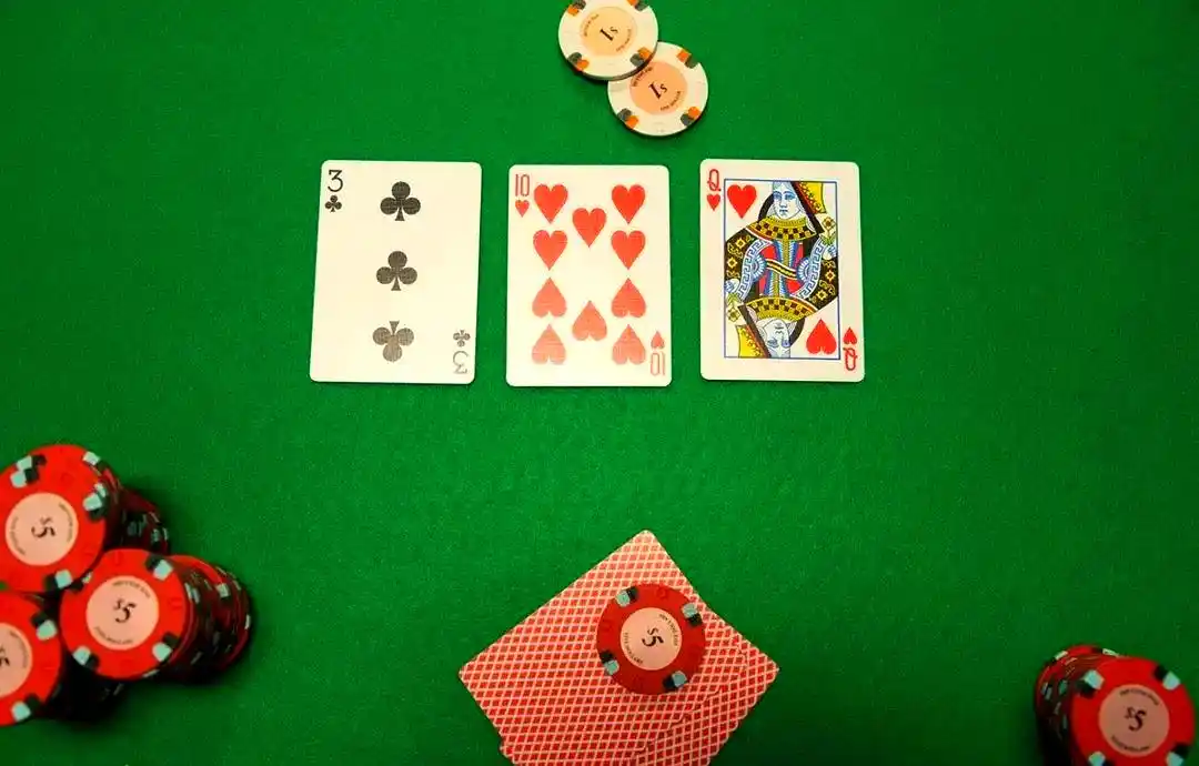 德州扑克 明牌_德州扑克set策略_set与trips区别