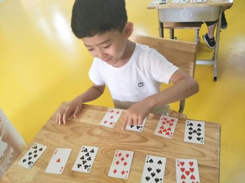 开发儿童智力扑克玩法_德州扑克 记忆力_扑克牌早教游戏