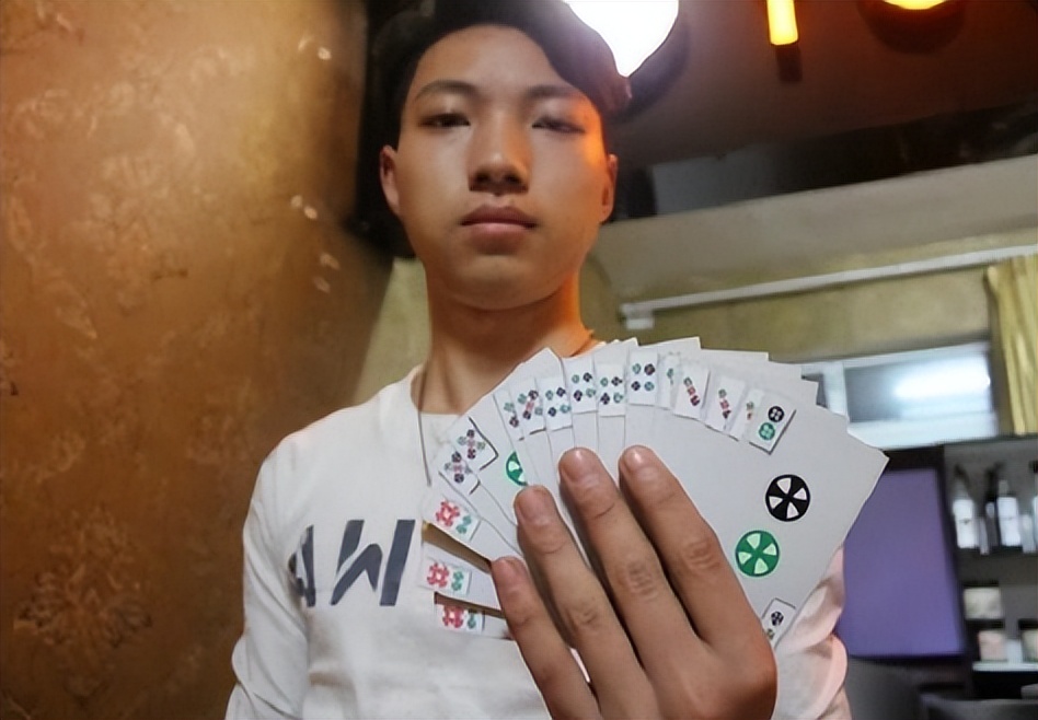 德州扑克发明者_纸牌麻将发明者王凯_纸麻开门专利故事