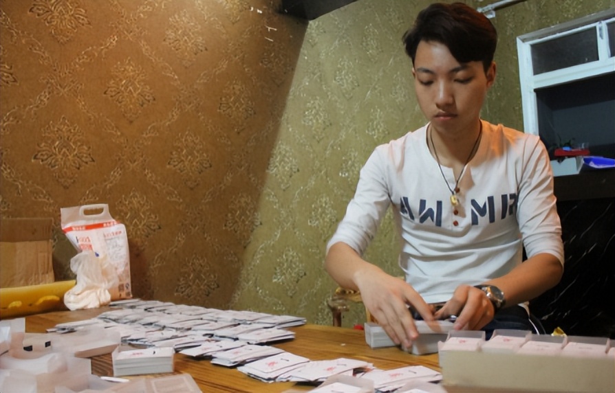 纸牌麻将发明者王凯_德州扑克发明者_纸麻开门专利故事