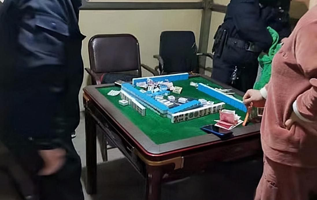 纸麻开门专利故事_德州扑克发明者_纸牌麻将发明者王凯