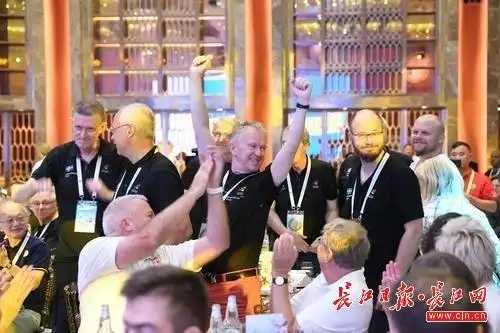 桥牌名人巴菲特_桥牌起源故事_桥牌与德州扑克