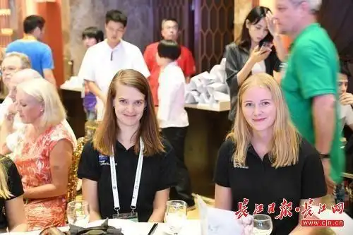 桥牌名人巴菲特_桥牌与德州扑克_桥牌起源故事