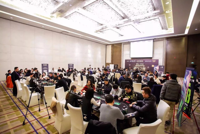 传奇扑克线下赛事模式_德州扑克投资市场_打德州扑克比赛的APP