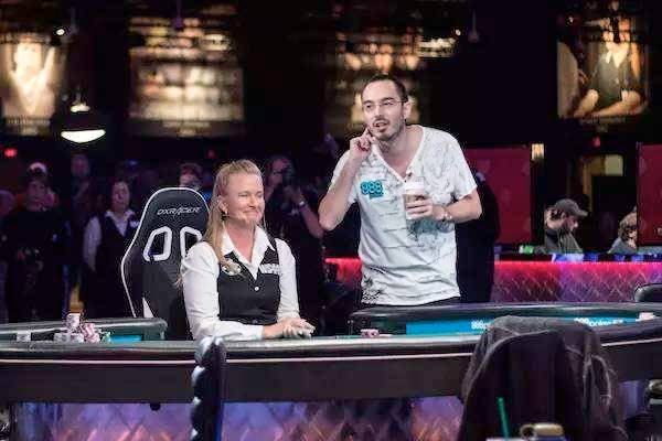 WSOP比赛规则_WSOP手机使用规定_德州扑克比赛规则