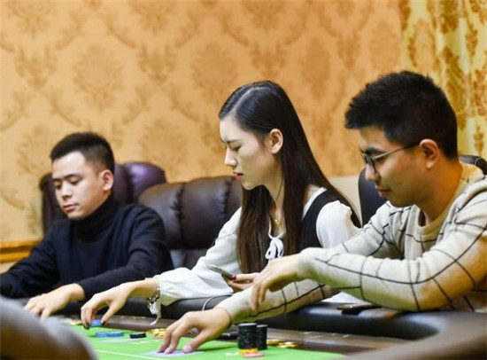 在中国打职业德州扑克_职业德州扑克选手 余铃涵 德州扑克女大神