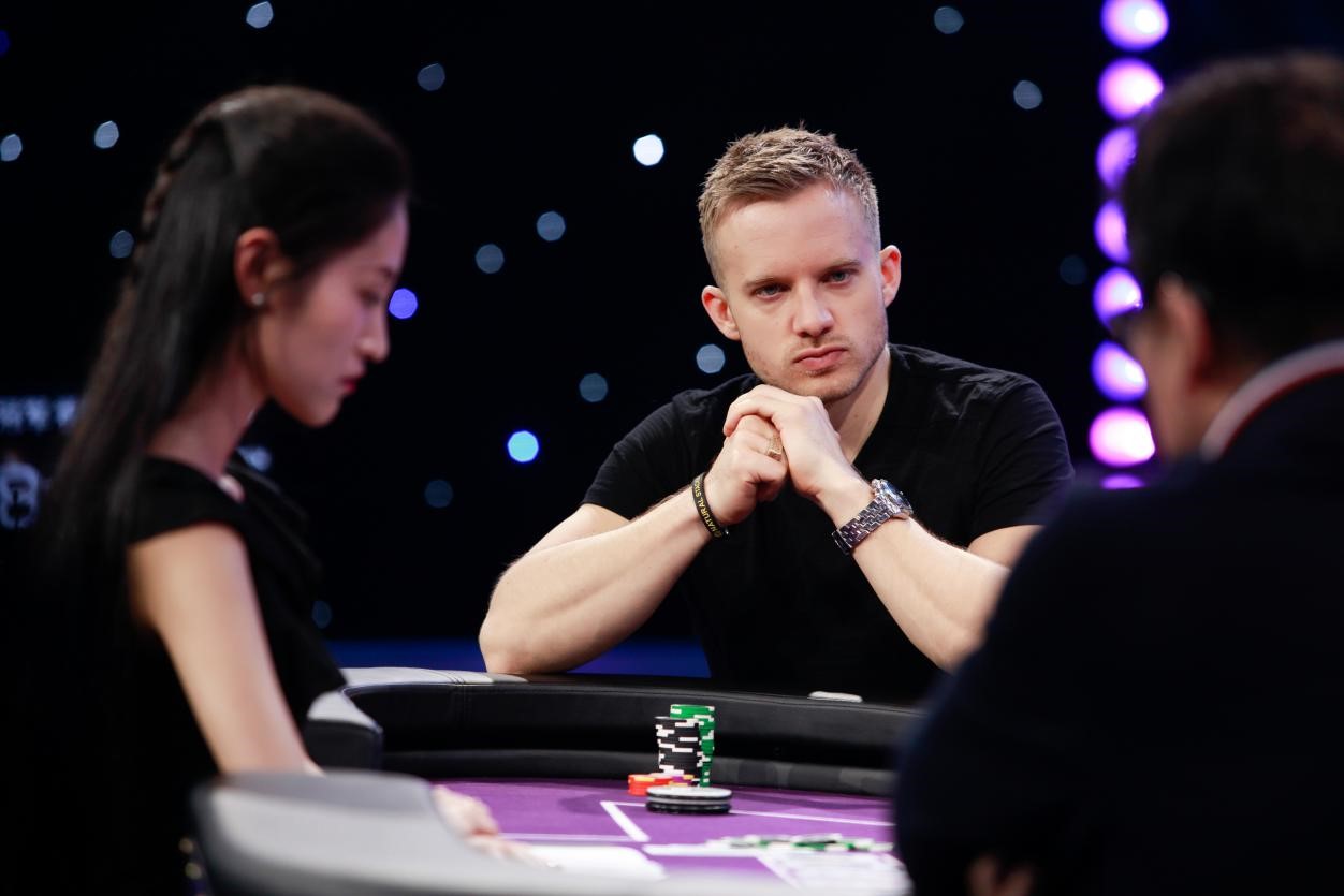 天天德州真人秀第三季_郭东德州扑克_棋牌竞技综艺模式