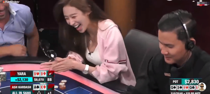 YARA扑克大赛_德州扑克女选手高兴_德扑美女YARA精彩牌局